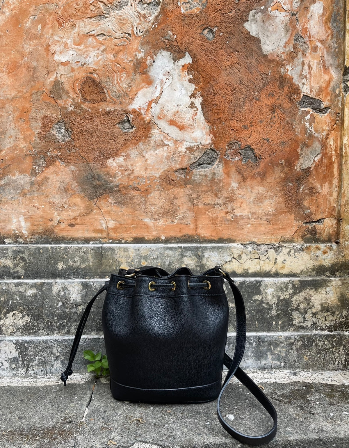 Amira Medium Bucket Bag Black