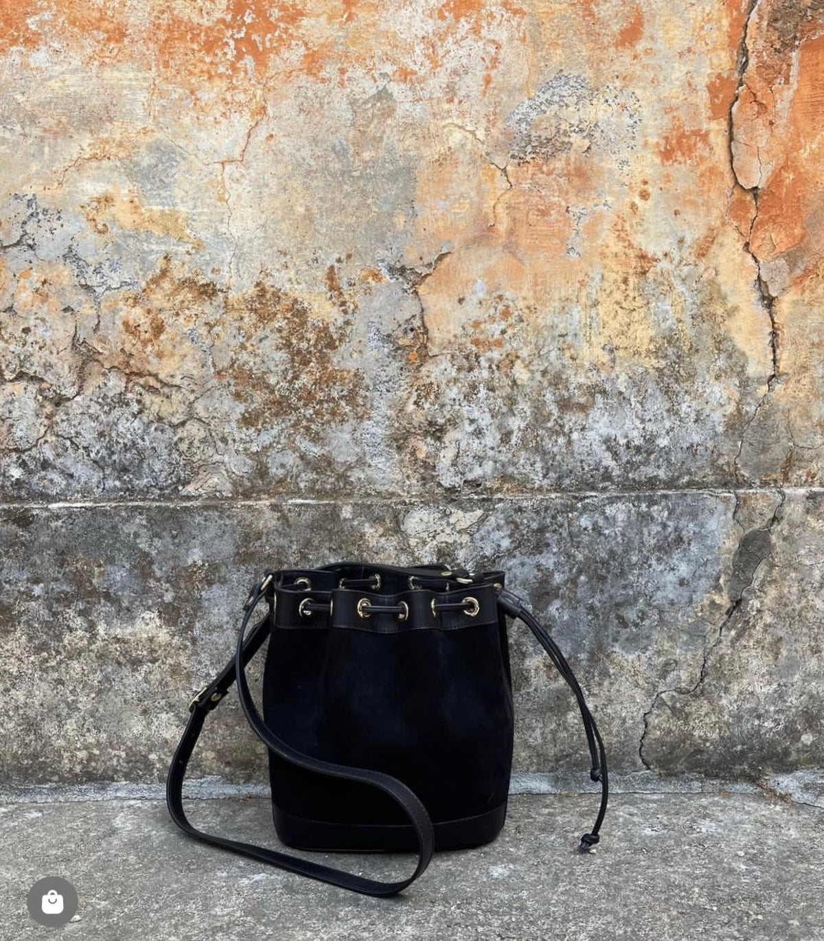 Amira Medium Bucket Bag Suede/Leather Black