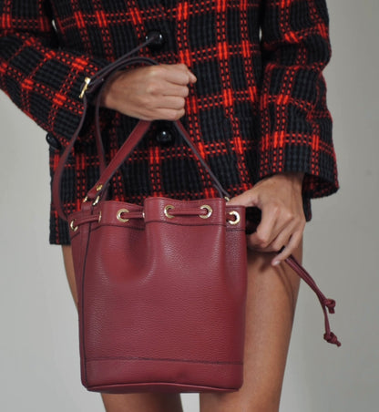Amira medium Bucket Cranberry