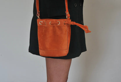 Amira mini Bucket suede Orange